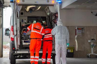 Coronavirus in Italia,  scende numero ricoveri. Altre 542 vittime Record guariti in 24h: oltre 2mila
