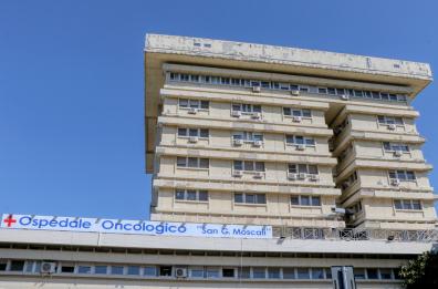 Taranto, al Moscati paziente aggredisce a calci e pugni tre infermiere. I sindacati: «Sole in reparto» 