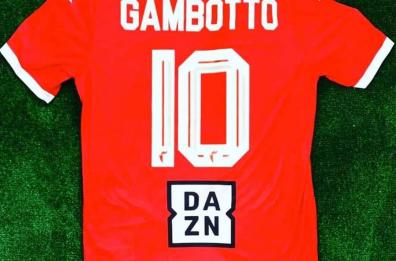 Coronavirus, Bari calcio invia la maglia numero 10 al ricercatore Gambotto 
