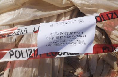 Noicattaro, a Pasquetta in campagna per bruciare teloni di vigneti: nei guai 73enne