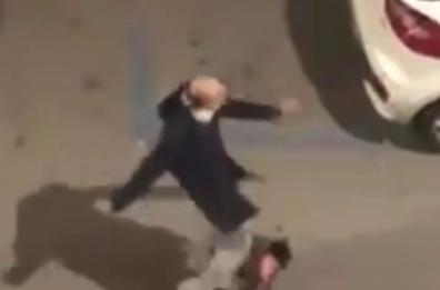 Bari, pestò la compagna per strada, in carcere 45enne: l'aggressione ripresa da un cellulare