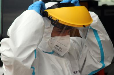 Asl Bari distribuisce  maschere con visiera: «I farmacisti operano in sicurezza»