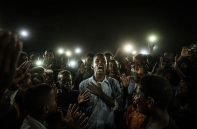 World Press Photo: vince lo scatto del giapponese Yasuyoshi Chiba, premiati anche 6 italiani