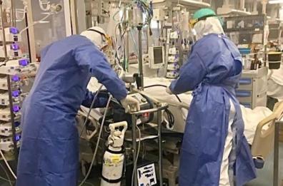 Policlinico Bari: paziente Covid gravissima curata con polmone artificiale, è fuori pericolo