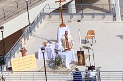 Taranto, messe in streaming su Facebook celebrate dai terrazzi delle chiese