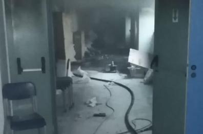 Melfi, vasto incendio nella scuola «Berardi-Nitti»