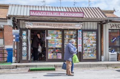 Giornali, servizi digitali, acquisti online: si fa presto a dire edicola