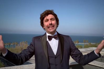 «L'immunità di gregge», Checco Zalone 'canta' la pandemia con un tributo a Modugno