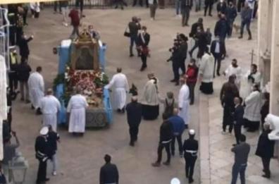 Folla alla processione, parla il sindaco di Barletta: «Non accadrà più»