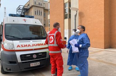 Covid in Puglia, posti letto esauriti: paziente trasferita da Brindisi a Palermo 