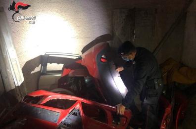 Mellitto, la casetta in campagna era deposito di pezzi d'auto rubate: 2 denunce