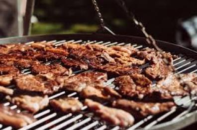 Taranto, gruppo di amici sorpresi a fare un barbecue: denunciati dalla polizia