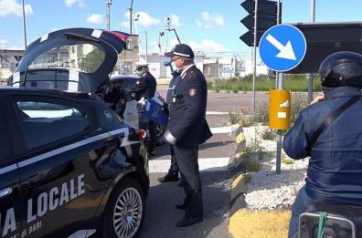 Atterrato il Roma-Bari con 23 passeggeri a bordo: «Finalmente a casa dopo mesi»