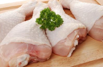 In auto con 240kg di carne scaduta per un discount del Molise: multato nel Foggiano