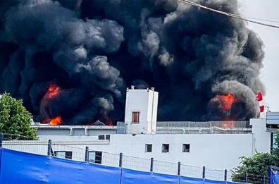 Ottaviano, incendio con esplosione fabbrica nel Napoletano