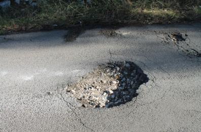 Fasano, cade in bici per una buca e fa causa, ma lo condannano