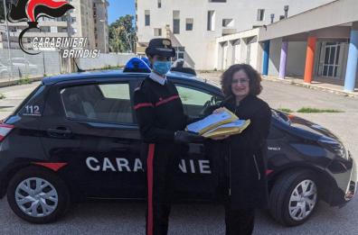 Brindisi,  CC consegnano tablet agli studenti del «Cappuccini»