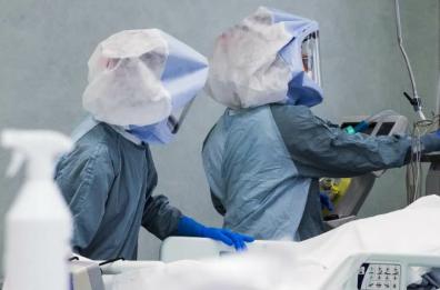 Casamassima, picchia e minaccia di morte medico e infermiere per saltare la fila