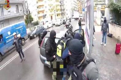 Somalo fermato a Bari con foto Vaticano nel telefono: condannato per terrorismo internazionale