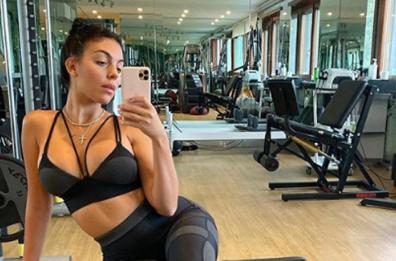 Georgina, scatto bollente e look sexy per lady Ronaldo