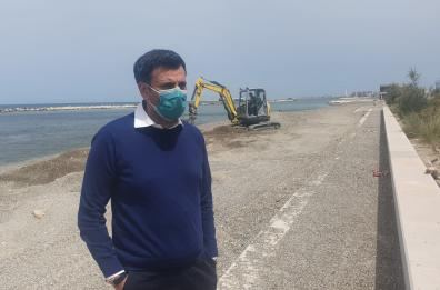 Estate a Bari con la Fase 2, Decaro: «Linee guida per le spiagge? Sono quasi impossibili»
