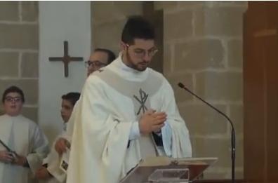 Patù, 5 ragazzini senza mascherina multati dai cc, l'ira del parroco: «Vergogna. La loro multa la pago io»