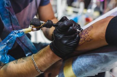 Fase 2 in Puglia, dal 18 maggio riaprono tatuatori e centri benessere: l'ordinanza