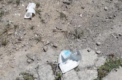 Nardò, multe fino a 450 euro a chi abbandona mascherine e guanti per strada