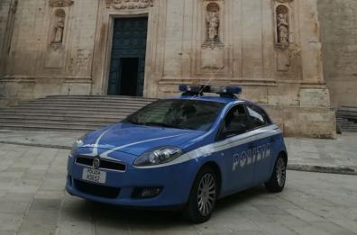 Martina Franca, vandalizzano auto in sosta: indagati 2 ragazzi di 17 e 18 anni