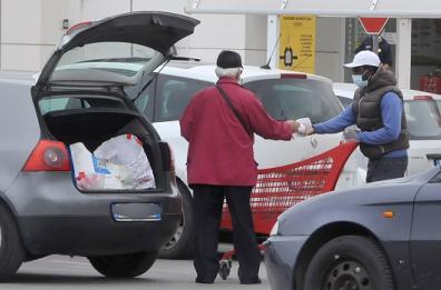 Bari, torna il racket delle elemosine: «Dobbiamo aiutare i fratelli»