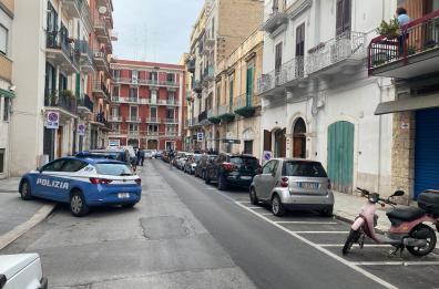 Neomelodico in strada a Bari per compleanno: interviene polizia