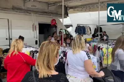 Bari, riapre il mercato del lunedì, la sicurezza è un optional: folla e poca igiene