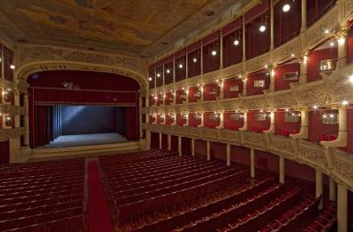 Lecce, il Teatro Politeama resta chiuso: norme inapplicabili