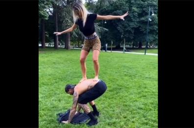 Diletta Leotta in versione sexy acrobata