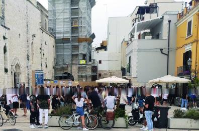 Sempre troppi assembramenti: preoccupazione e inciviltà a Barletta