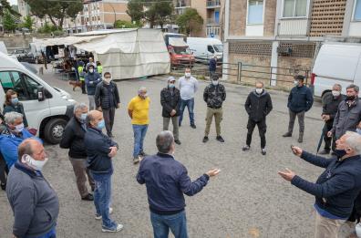 Potenza, riaprono i mercati rionali. Gli ambulanti protestano 
