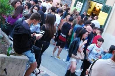 A Bari riprende la movida, Decaro cita Ghali: «Non vogliamo uccidere il mood. Vogliamo uccidere il virus»