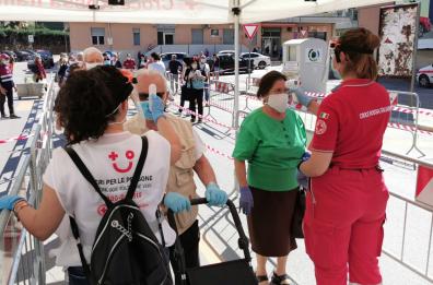 Mercato settimanale a Barletta, tra proteste e controlli