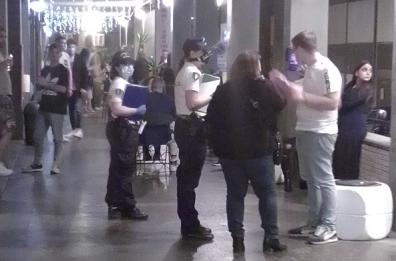 Brindisi, contrordine, ordinanza sospesa: locali aperti anche dopo mezzanotte