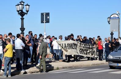 Sul lungomare di Bari protestano gli ambulanti: «Metà dei mercati ancora chiusi»