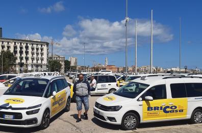 Puglia, tassisti in ginocchio per l'emergenza sanitaria: la protesta a Bari