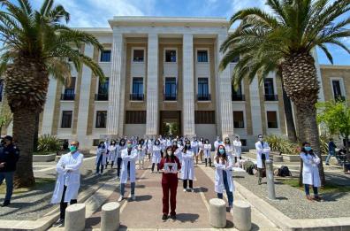 Bari, la protesta dei neomedici: «Troppo pochi i posti per le specializzazioni»