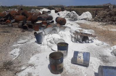 Apricena, scoperta discarica abusiva con fusti sospetti e materiale edile Comune: «Ci costituiremo parte civile»