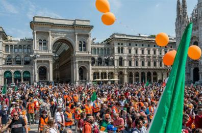 Gilet arancioni dell'ex generale Pappalardo nelle piazze