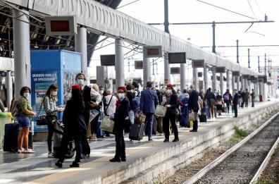 Puglia, niente più quarantena ma chi torna dovrà registrarsi