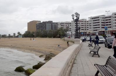 Bari, una tranquilla domenica post lockdown, complice il maltempo