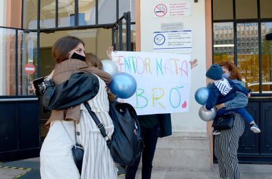 Bari, in stazione tanti tornano dal Nord dopo mesi 