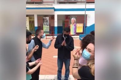 Bari, lo scherzo dei ragazzi del Redentore a Decaro: «E tu c sta fasc do?»