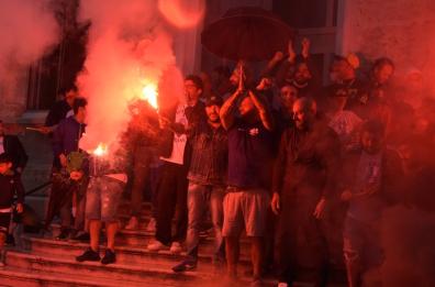 Trani, gioia e assembramenti all'arrivo del neopresidente