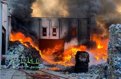 Palo, incendio ditta di rifiuti: vietata vendita di verdure 